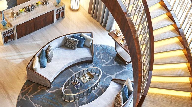 <b>Hilton Dubai Al Habtoor City Lobby</b>. Images powered by <a href="https://iceportal.shijigroup.com/" title="IcePortal" target="_blank">IcePortal</a>.
