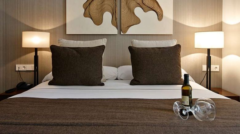 <b>Carris Cardenal Quevedo Hotel Room</b>. Images powered by <a href="https://iceportal.shijigroup.com/" title="IcePortal" target="_blank">IcePortal</a>.