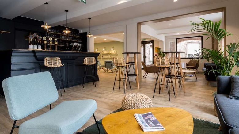 <b>Hotel du Beffroi Lobby</b>. Images powered by <a href="https://iceportal.shijigroup.com/" title="IcePortal" target="_blank">IcePortal</a>.