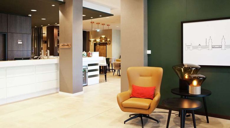 <b>Hampton by Hilton Berlin City East Side Lobby</b>. Images powered by <a href="https://iceportal.shijigroup.com/" title="IcePortal" target="_blank">IcePortal</a>.