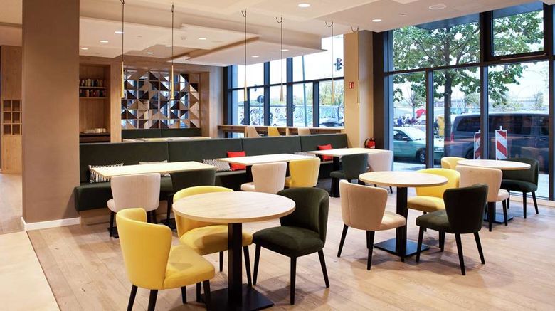 <b>Hampton by Hilton Berlin City East Side Restaurant</b>. Images powered by <a href="https://iceportal.shijigroup.com/" title="IcePortal" target="_blank">IcePortal</a>.