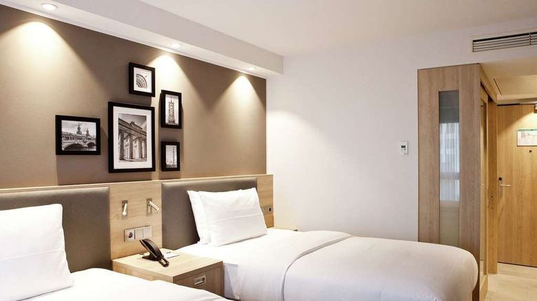 <b>Hampton by Hilton Berlin City East Side Room</b>. Images powered by <a href="https://iceportal.shijigroup.com/" title="IcePortal" target="_blank">IcePortal</a>.