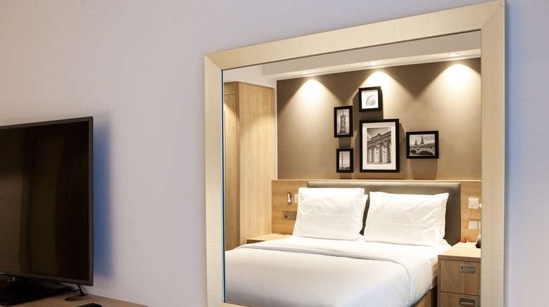 <b>Hampton by Hilton Berlin City East Side Room</b>. Images powered by <a href="https://iceportal.shijigroup.com/" title="IcePortal" target="_blank">IcePortal</a>.
