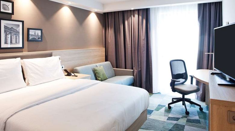 <b>Hampton by Hilton Berlin City East Side Room</b>. Images powered by <a href="https://iceportal.shijigroup.com/" title="IcePortal" target="_blank">IcePortal</a>.