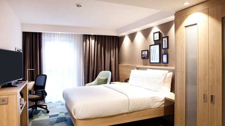 <b>Hampton by Hilton Berlin City East Side Room</b>. Images powered by <a href="https://iceportal.shijigroup.com/" title="IcePortal" target="_blank">IcePortal</a>.