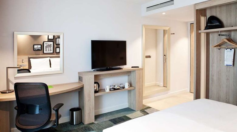 <b>Hampton by Hilton Berlin City East Side Room</b>. Images powered by <a href="https://iceportal.shijigroup.com/" title="IcePortal" target="_blank">IcePortal</a>.
