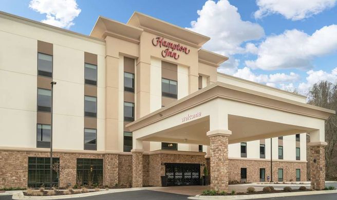 Hampton Inn Weston WV Exterior