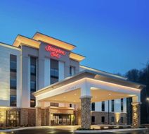Hampton Inn Weston WV Exterior