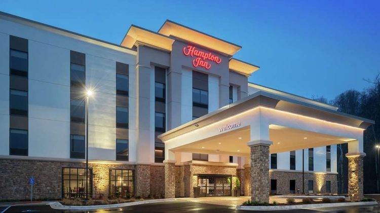 Hampton Inn Weston WV Exterior