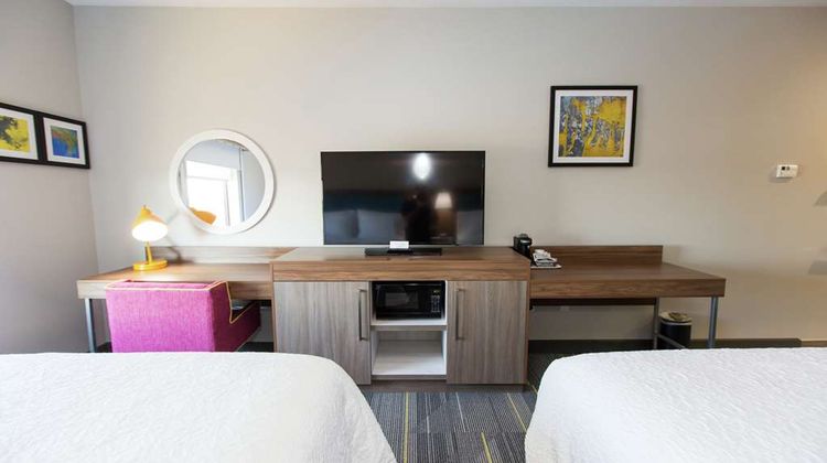 Hampton Inn Mustang Room
