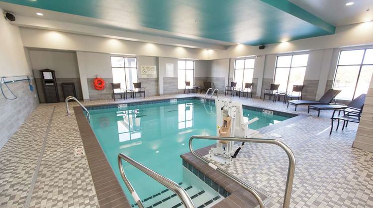 Hampton Inn Mustang Pool