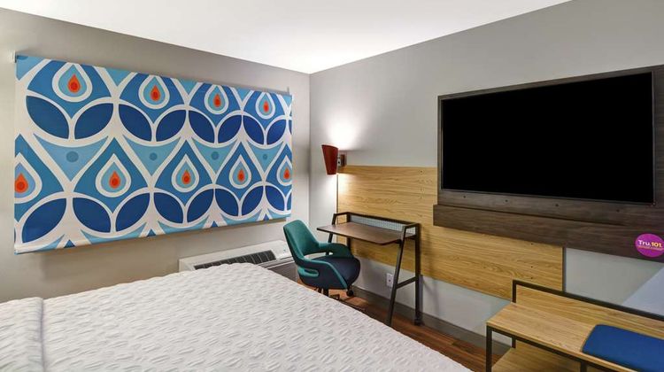 Tru by Hilton Louisville South Room