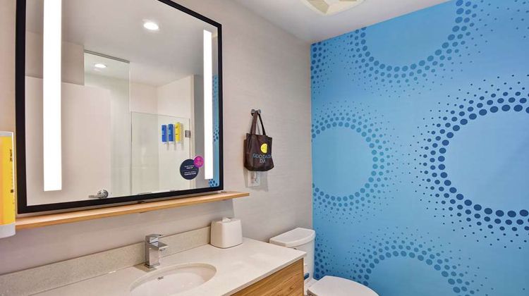 Tru by Hilton Louisville South Room