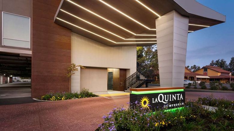 <b>La Quinta Inn & Suites Clovis Exterior</b>. Images powered by <a href="https://iceportal.shijigroup.com/" title="IcePortal" target="_blank">IcePortal</a>.