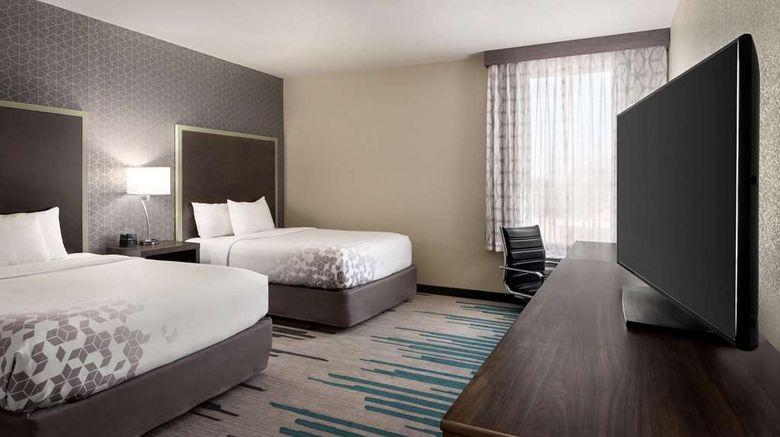 <b>La Quinta Inn & Suites Clovis Room</b>. Images powered by <a href="https://iceportal.shijigroup.com/" title="IcePortal" target="_blank">IcePortal</a>.
