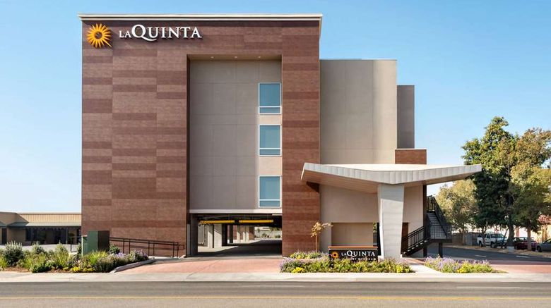 <b>La Quinta Inn & Suites Clovis Exterior</b>. Images powered by <a href="https://iceportal.shijigroup.com/" title="IcePortal" target="_blank">IcePortal</a>.