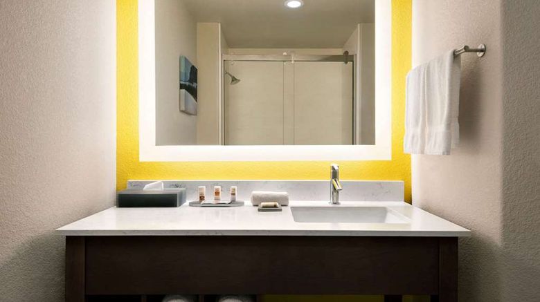 <b>La Quinta Inn & Suites Clovis Room</b>. Images powered by <a href="https://iceportal.shijigroup.com/" title="IcePortal" target="_blank">IcePortal</a>.