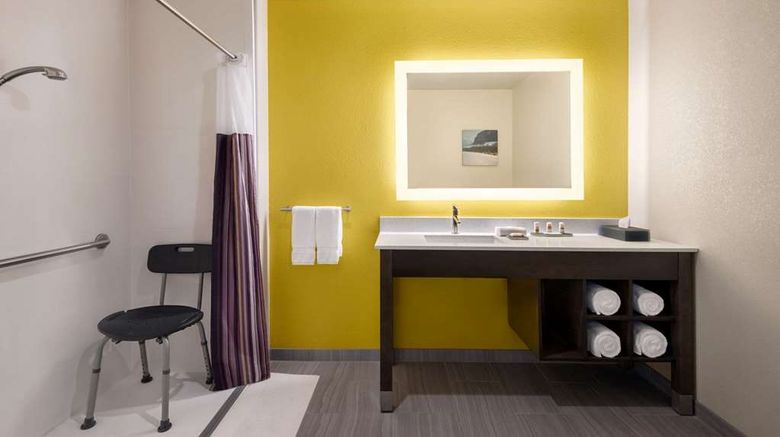 <b>La Quinta Inn & Suites Clovis Room</b>. Images powered by <a href="https://iceportal.shijigroup.com/" title="IcePortal" target="_blank">IcePortal</a>.