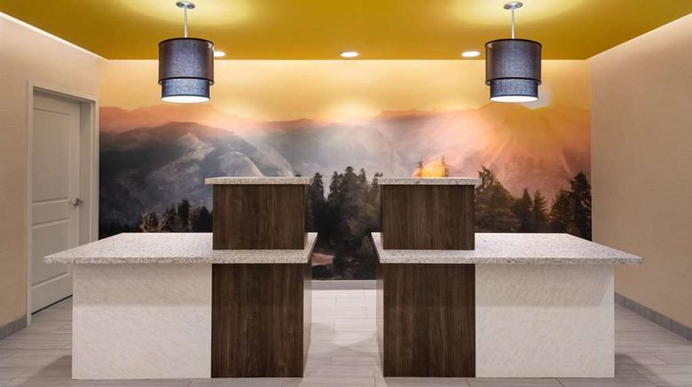 <b>La Quinta Inn & Suites Clovis Lobby</b>. Images powered by <a href="https://iceportal.shijigroup.com/" title="IcePortal" target="_blank">IcePortal</a>.