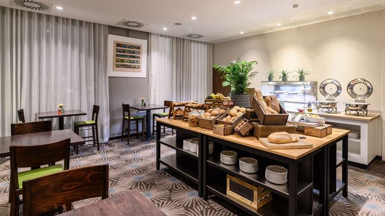 <b>Leopold Hotel Oudenaarde Restaurant</b>. Images powered by <a href="https://iceportal.shijigroup.com/" title="IcePortal" target="_blank">IcePortal</a>.
