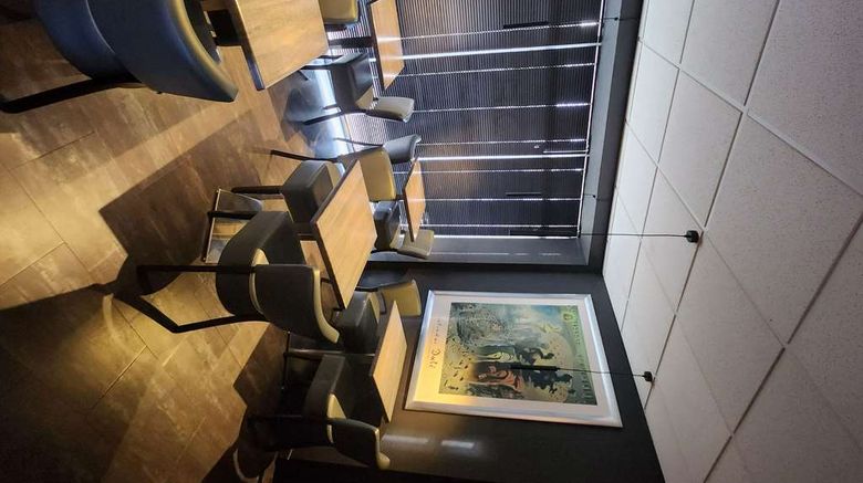 <b>Hotel Le Cheval Blanc Restaurant</b>. Images powered by <a href="https://iceportal.shijigroup.com/" title="IcePortal" target="_blank">IcePortal</a>.