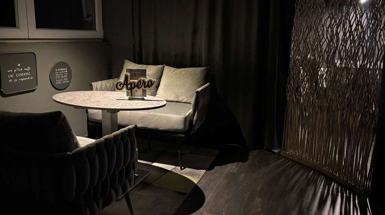 <b>Hotel Le Cheval Blanc Restaurant</b>. Images powered by <a href="https://iceportal.shijigroup.com/" title="IcePortal" target="_blank">IcePortal</a>.