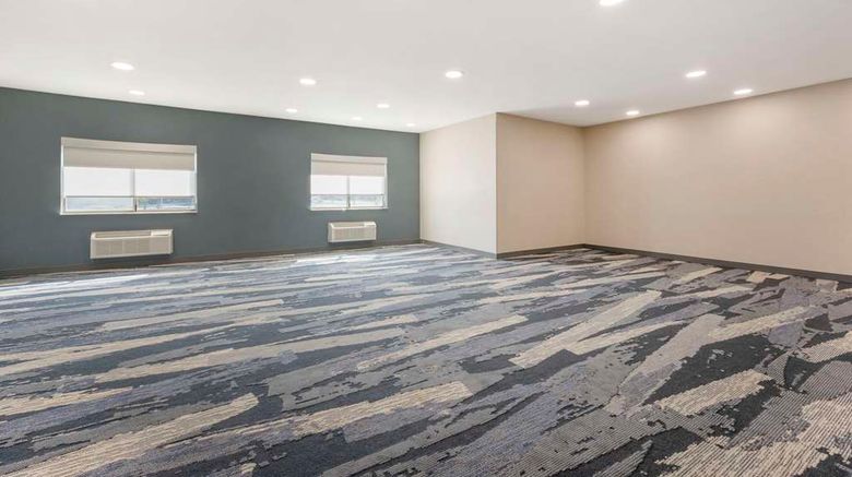 <b>Comfort Inn Kendallville East Meeting</b>. Images powered by <a href="https://iceportal.shijigroup.com/" title="IcePortal" target="_blank">IcePortal</a>.