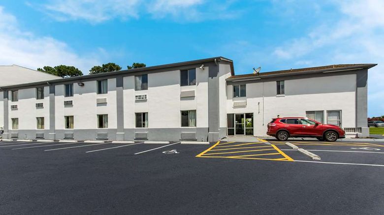 <b>Econo Lodge Cherry Point Exterior</b>. Images powered by <a href="https://iceportal.shijigroup.com/" title="IcePortal" target="_blank">IcePortal</a>.