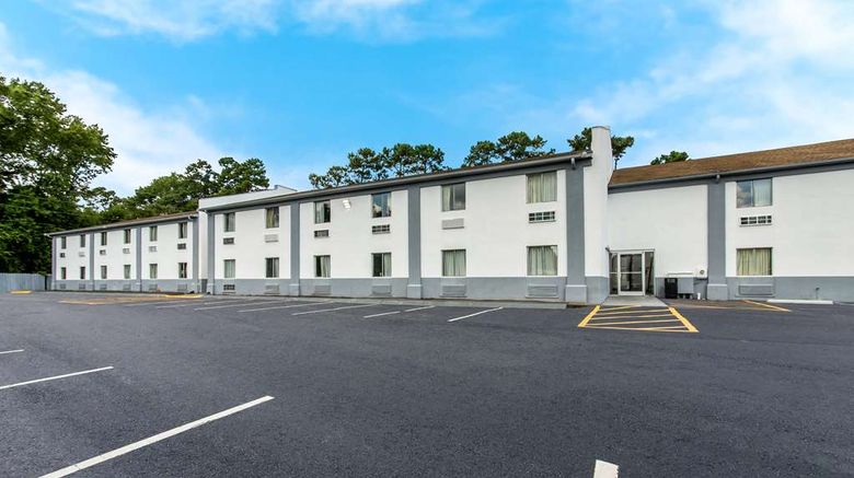 <b>Econo Lodge Cherry Point Exterior</b>. Images powered by <a href="https://iceportal.shijigroup.com/" title="IcePortal" target="_blank">IcePortal</a>.