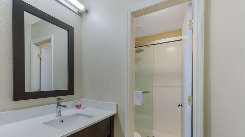 <b>Econo Lodge Cherry Point Room</b>. Images powered by <a href="https://iceportal.shijigroup.com/" title="IcePortal" target="_blank">IcePortal</a>.