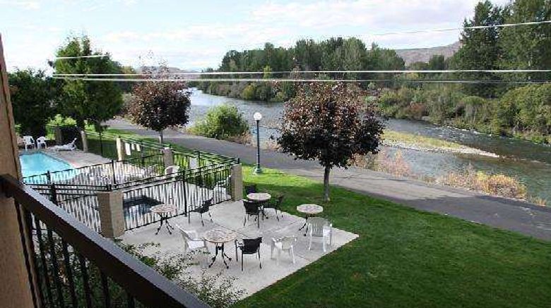 <b>Baymont by Wyndham Yakima Pool</b>. Images powered by <a href="https://iceportal.shijigroup.com/" title="IcePortal" target="_blank">IcePortal</a>.