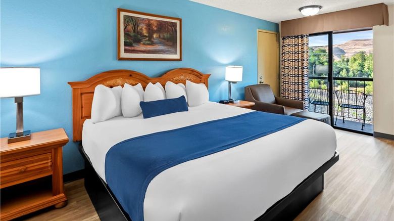<b>Baymont by Wyndham Yakima Suite</b>. Images powered by <a href="https://iceportal.shijigroup.com/" title="IcePortal" target="_blank">IcePortal</a>.