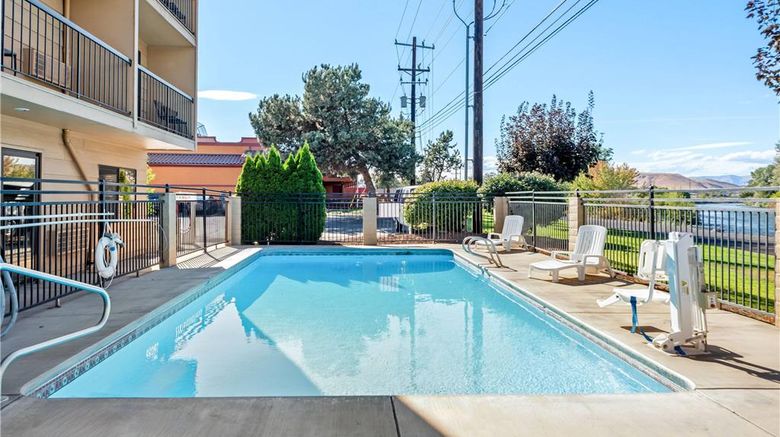 <b>Baymont by Wyndham Yakima Pool</b>. Images powered by <a href="https://iceportal.shijigroup.com/" title="IcePortal" target="_blank">IcePortal</a>.