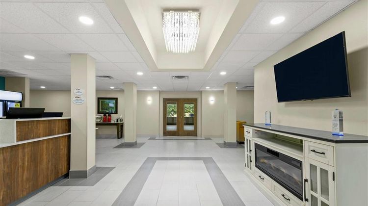 Baymont by Wyndham Grovetown Lobby