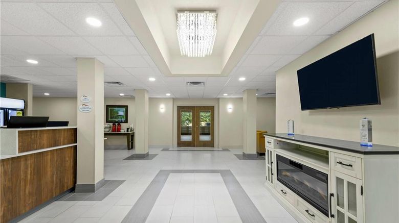 <b>Baymont by Wyndham Grovetown Lobby</b>. Images powered by <a href="https://iceportal.shijigroup.com/" title="IcePortal" target="_blank">IcePortal</a>.