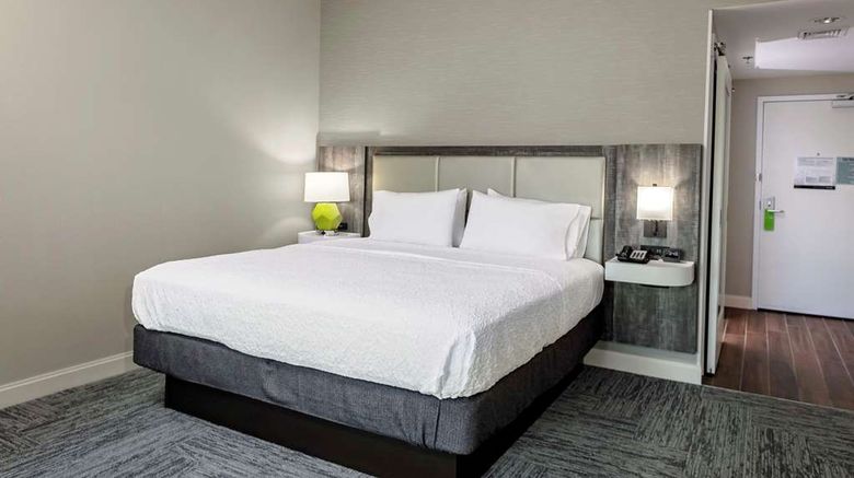 <b>Hampton Inn Cranbury Room</b>. Images powered by <a href="https://iceportal.shijigroup.com/" title="IcePortal" target="_blank">IcePortal</a>.