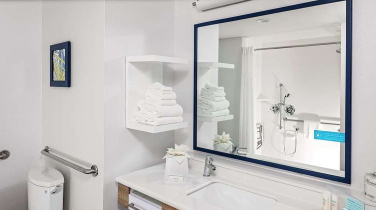 Hampton Inn Cranbury Room