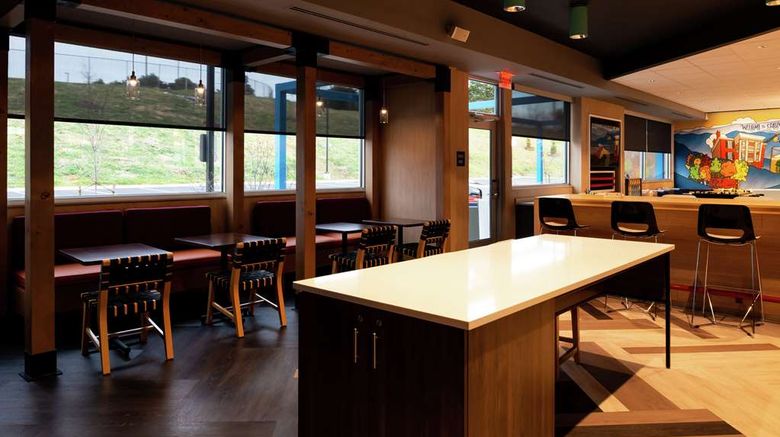 <b>Tru by Hilton Staunton Restaurant</b>. Images powered by <a href="https://iceportal.shijigroup.com/" title="IcePortal" target="_blank">IcePortal</a>.