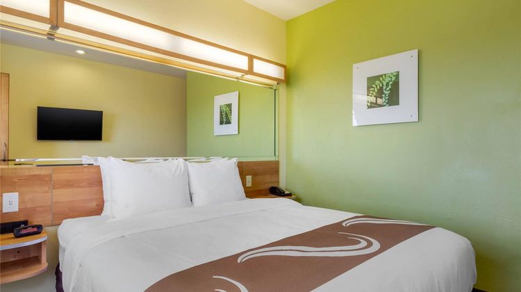 Quality Inn & Suites Lehigh Acres Room