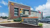 <b>La Quinta Inn & Suites Spring Exterior</b>. Images powered by <a href="https://iceportal.shijigroup.com/" title="IcePortal" target="_blank">IcePortal</a>.