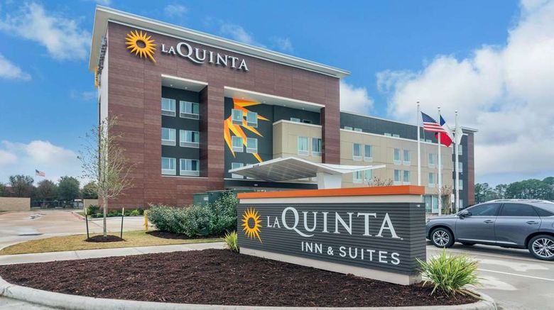 <b>La Quinta Inn & Suites Spring Exterior</b>. Images powered by <a href="https://iceportal.shijigroup.com/" title="IcePortal" target="_blank">IcePortal</a>.