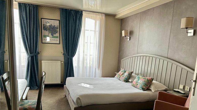 <b>Hotel Le Challonge Room</b>. Images powered by <a href="https://iceportal.shijigroup.com/" title="IcePortal" target="_blank">IcePortal</a>.