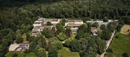 Bold Campus Exterior