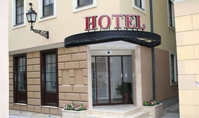 Hotel Capitulum Exterior