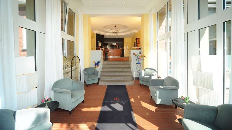 <b>Retro-Art-Hotel Luenen Lobby</b>. Images powered by <a href="https://iceportal.shijigroup.com/" title="IcePortal" target="_blank">IcePortal</a>.
