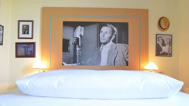 <b>Retro-Art-Hotel Luenen Room</b>. Images powered by <a href="https://iceportal.shijigroup.com/" title="IcePortal" target="_blank">IcePortal</a>.