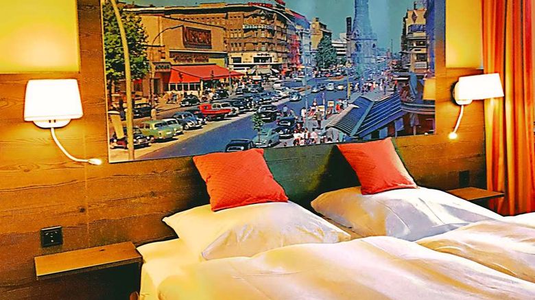 <b>Retro-Art-Hotel Luenen Room</b>. Images powered by <a href="https://iceportal.shijigroup.com/" title="IcePortal" target="_blank">IcePortal</a>.