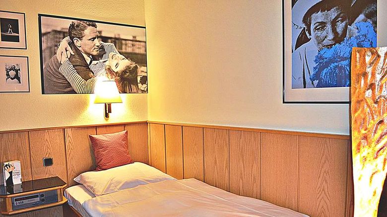 <b>Retro-Art-Hotel Luenen Room</b>. Images powered by <a href="https://iceportal.shijigroup.com/" title="IcePortal" target="_blank">IcePortal</a>.