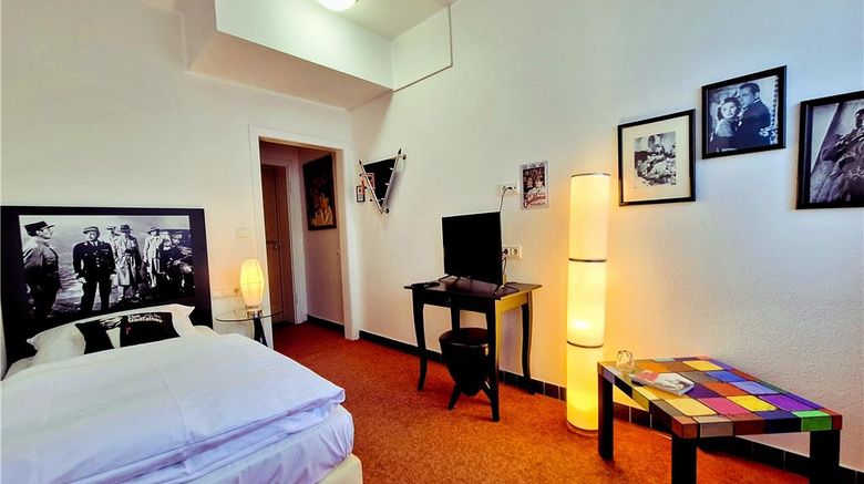 <b>Retro-Art-Hotel Luenen Room</b>. Images powered by <a href="https://iceportal.shijigroup.com/" title="IcePortal" target="_blank">IcePortal</a>.