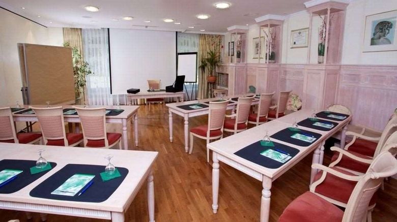 <b>Hotel Henry Meeting</b>. Images powered by <a href="https://iceportal.shijigroup.com/" title="IcePortal" target="_blank">IcePortal</a>.
